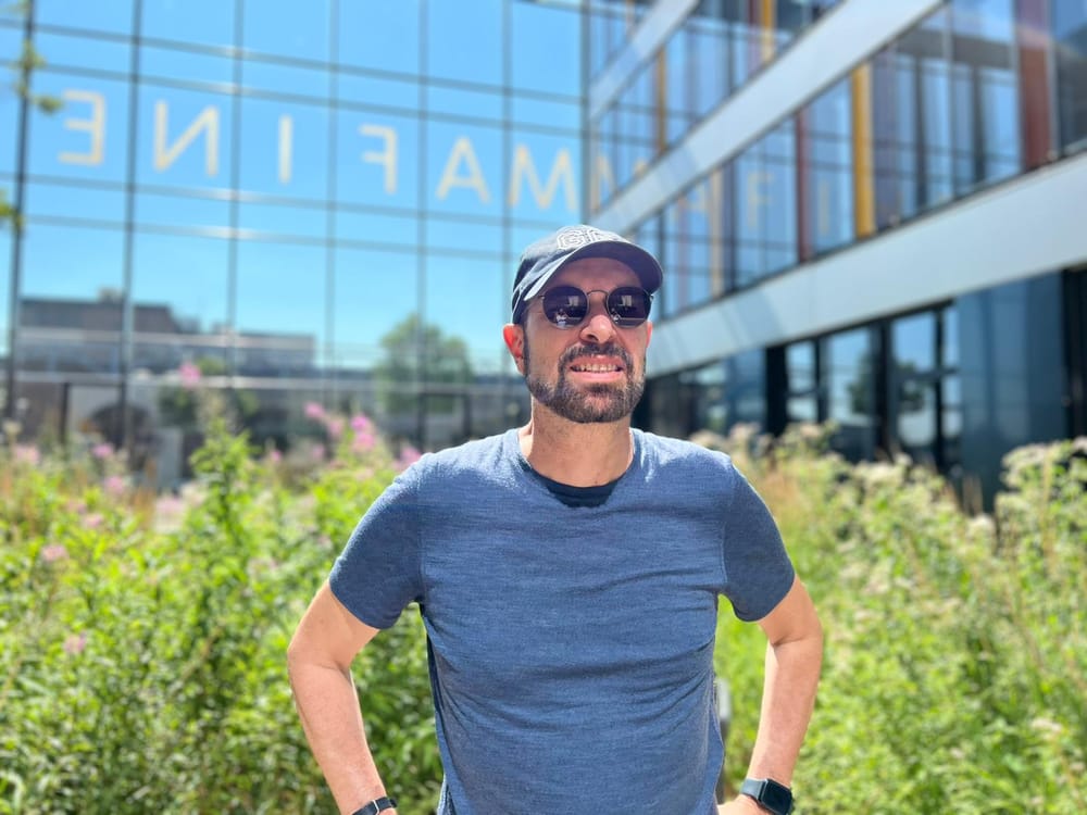 Georg Fischer vor dem MAFINEX Technologiezentrum